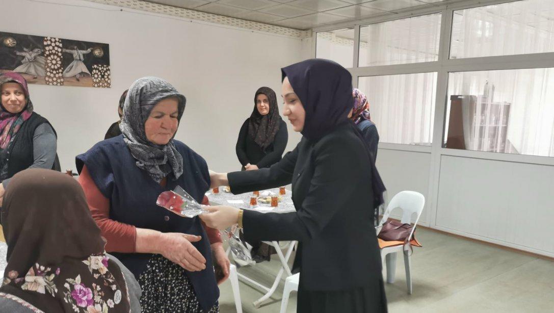 BİGEP sosyal etkinlikler kapsamında İlçe kaymakamımız sayın Rabia Naçar 8 Mart Dünya kadınlar günü kutlama etkinlikleri çerçevesinde Kemer Halk eğitim merkezi müdürlüğü kursiyerlerini ziyaret ettiler.