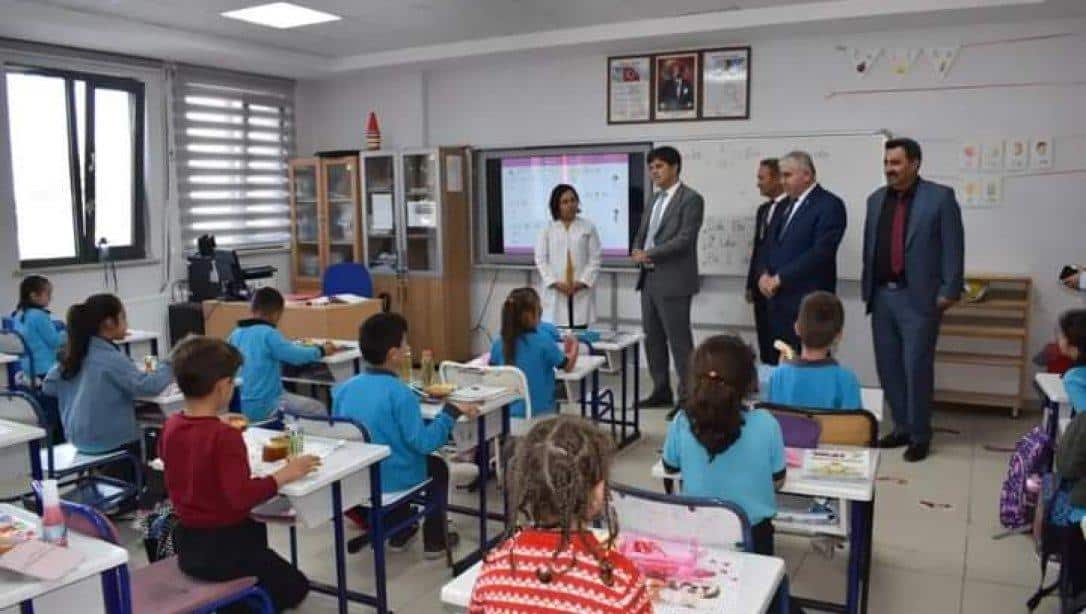 İl Milli Eğitim Müdürümüz Sayın Muhammed ÖZDEMİRCİ, Kemer İlçe Programı kapsamında Kemer İlkokulu' nu ziyaret etti.