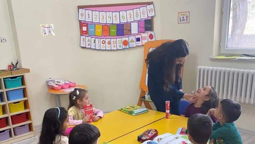 Kaymakamımız Sn. Zeynep DEMİR  ilkokulu ve Anaokulunu Ziyaret Etti.